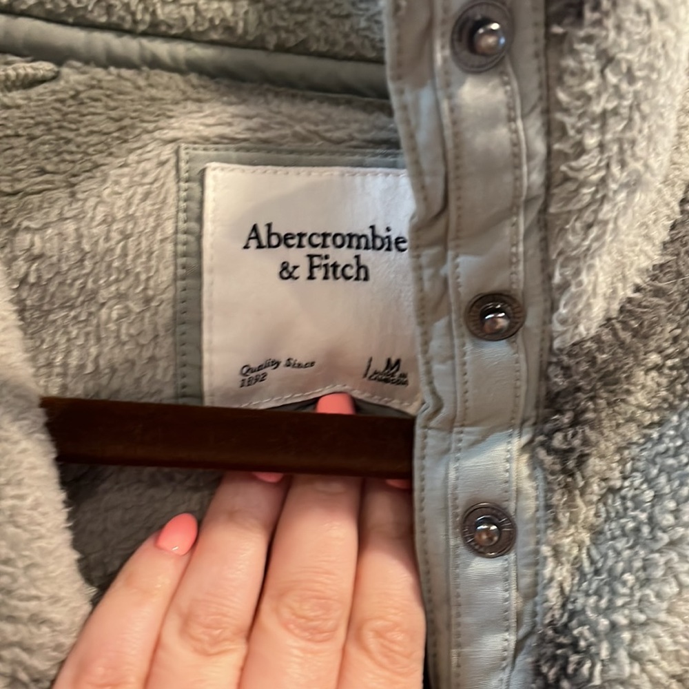 Abercrombie Pullover Fleece - Picture 2 of 3